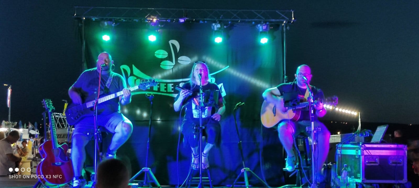 Coffee Shop Acoustic na otvorenoj pozornici u Crikvenici.